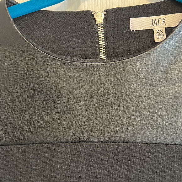 Little black dress with leather detail - Picture 2 of 3